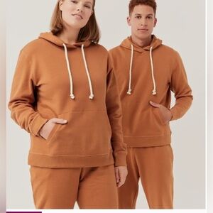 NWT Pact | Amber Brown Unisex One For All Hoodie Size Medium Gender Neutral